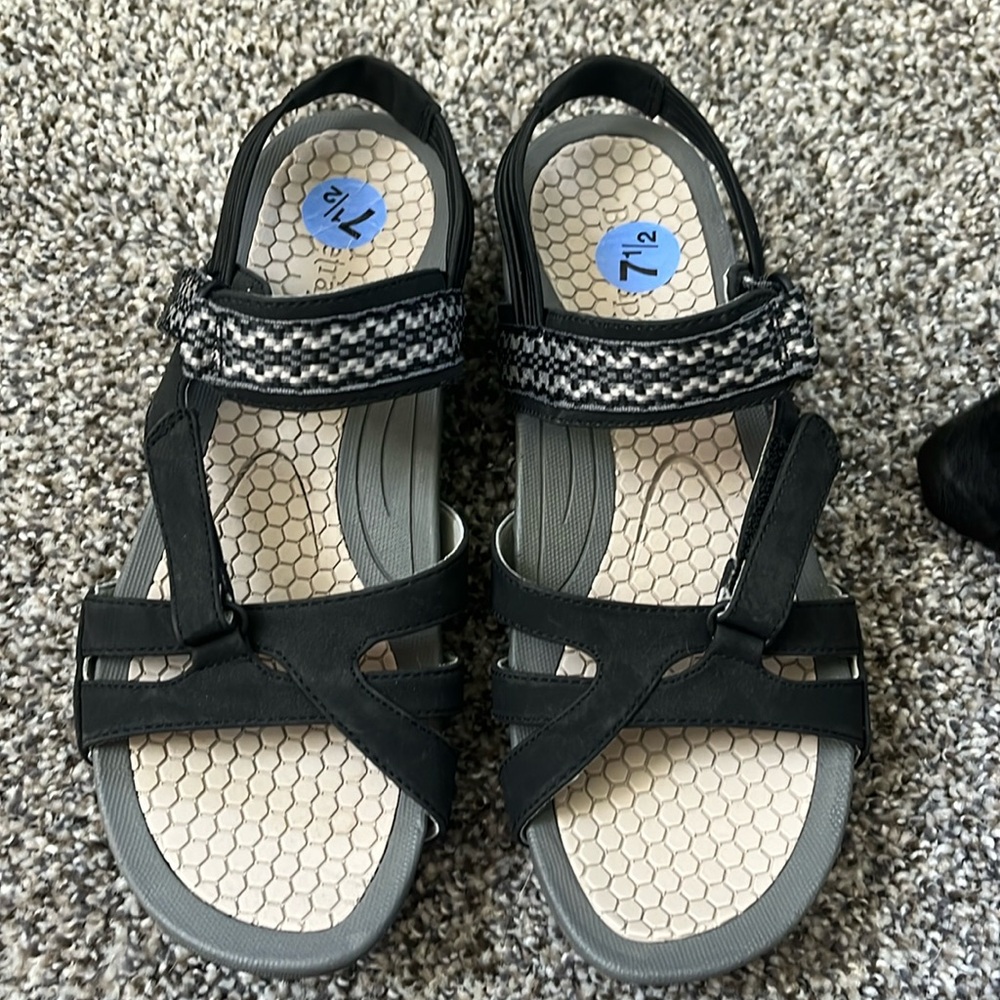 Walking sandals